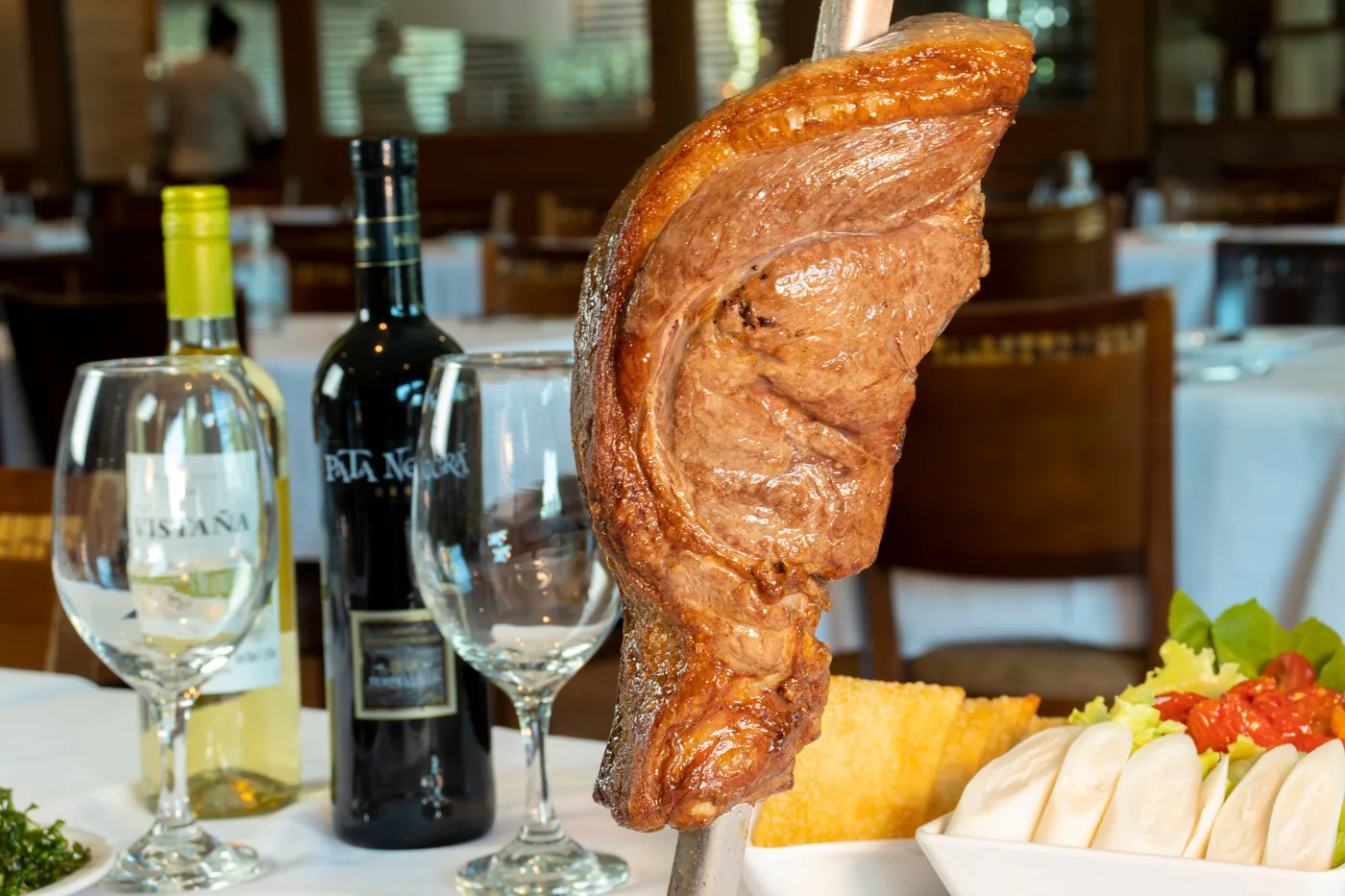 Picanha brasileira servida no espeto